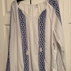 NWT Old Navy white and blue blouse